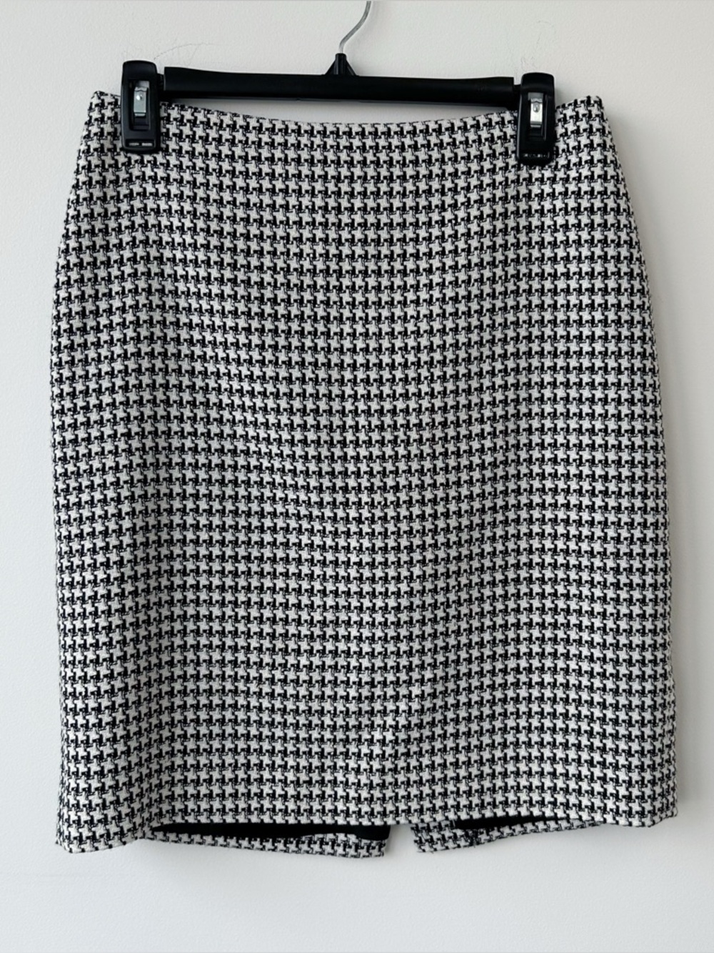 White House Black Market • Houndstooth Pencil Skirt